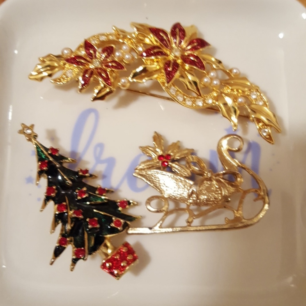 3 vintage Christmas pins
